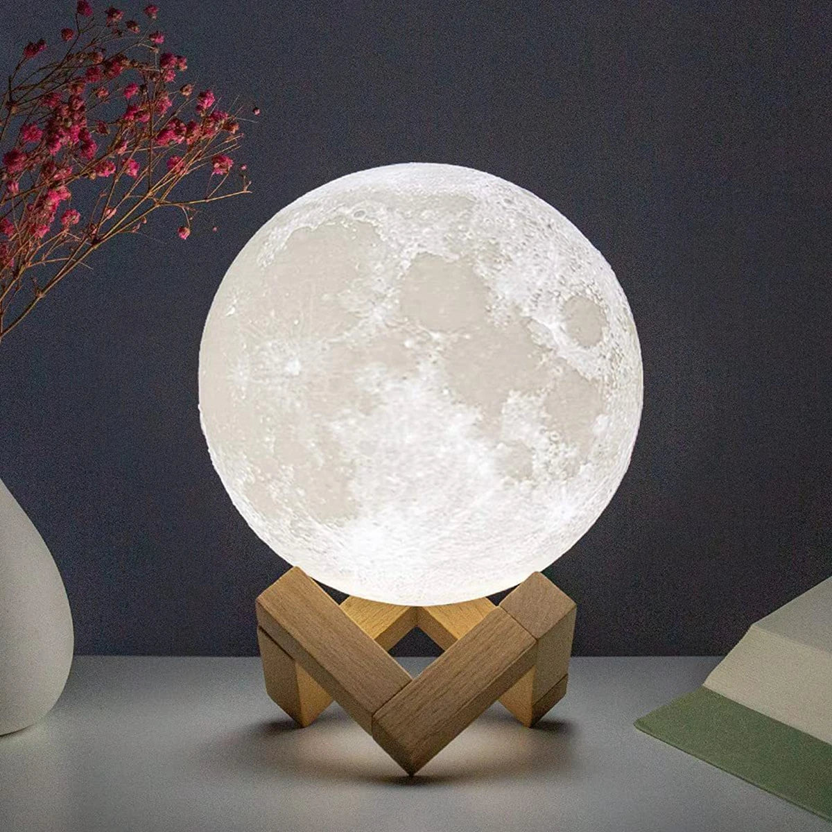 8.5cm LED Moon Lamp – 7 Color Changing Night Light with Stand | Battery Powered for Kids, Gifts & Bedroom Decor