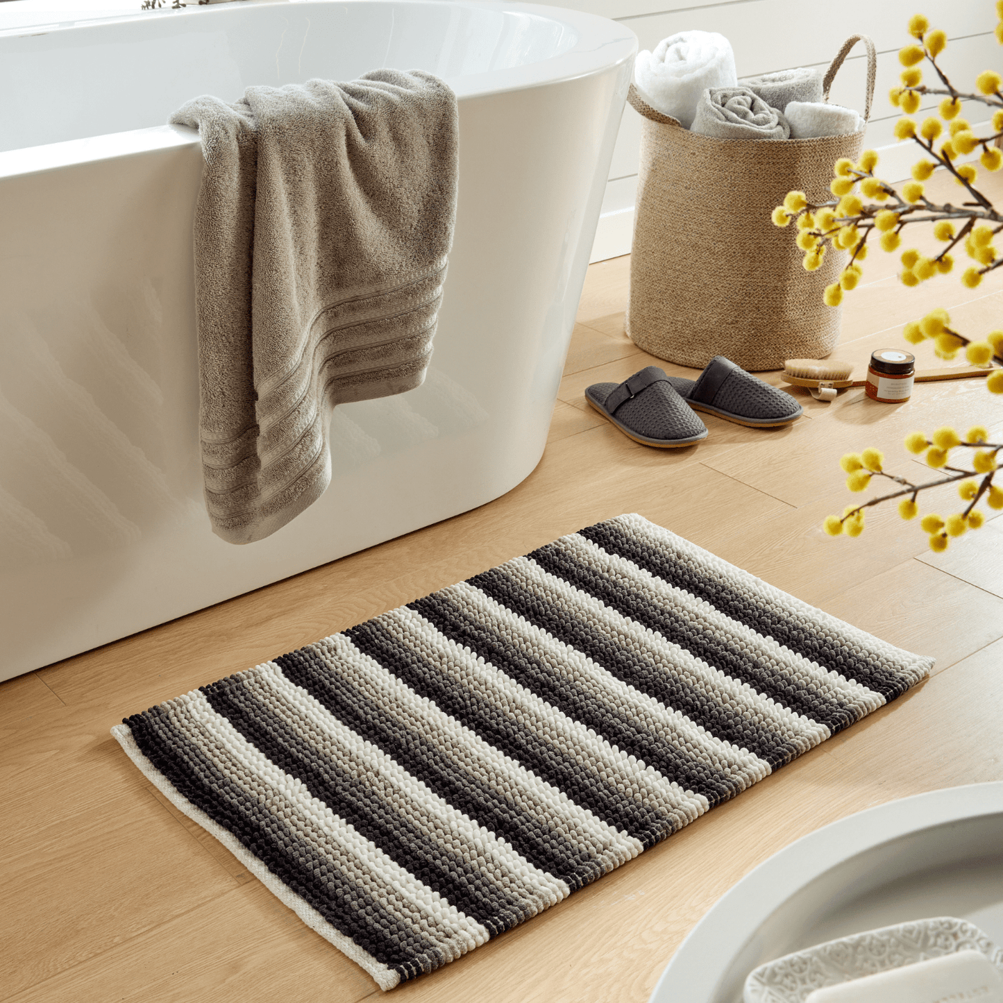 Padstow Super Soft Absorbent Stripe Bathmat 50 x 80 cm Quick-Drying Anti-Slip Durable Bathroom Accessory